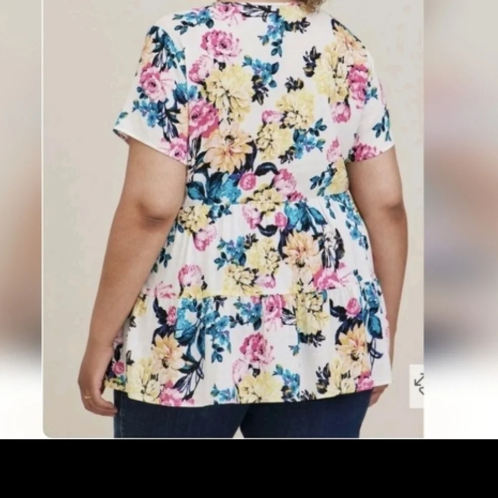 Torrid 2X White Floral Color Pop short Sleeve V Neck Lenny Babydoll Tunic Blouse
